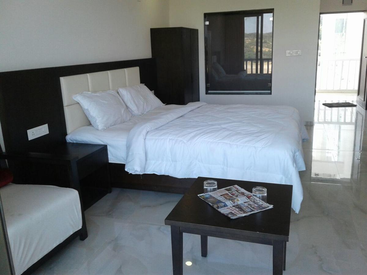 The Meera Hotel Derol Экстерьер фото