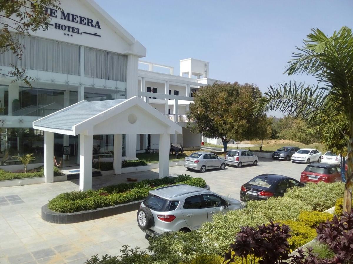 The Meera Hotel Derol Экстерьер фото